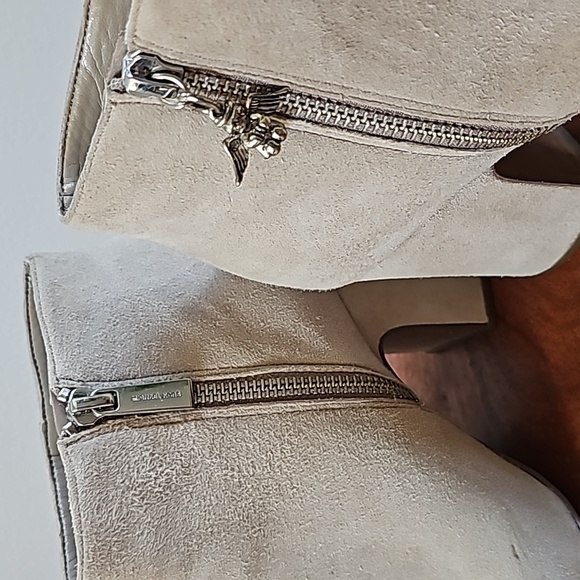 Michael kors suede beige block heel ankle boot - Picture 4 of 8